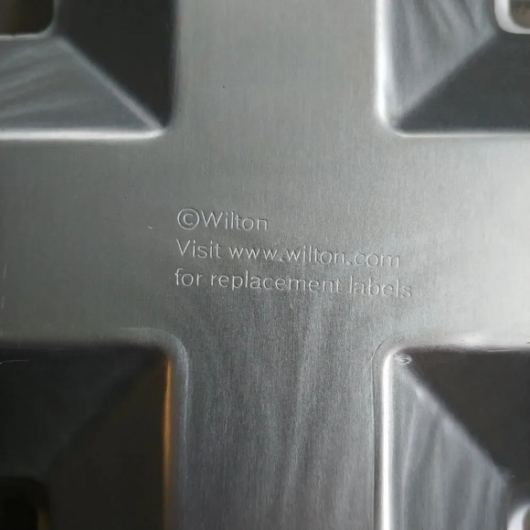 Wilton Christian Cross Aluminum Molded Cake Pan Baptism Confirmation NWT - Picture 4 of 4